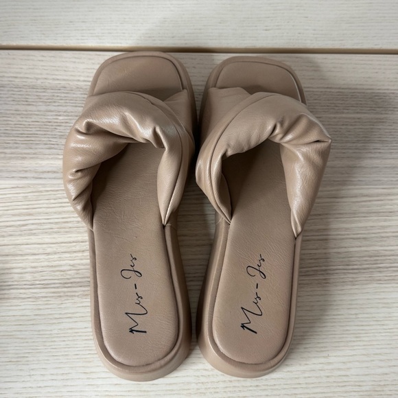 Mer-jes sandals Tan Slide Sandals Mis-Jes sandals women size 7.5 - Picture 2 of 7